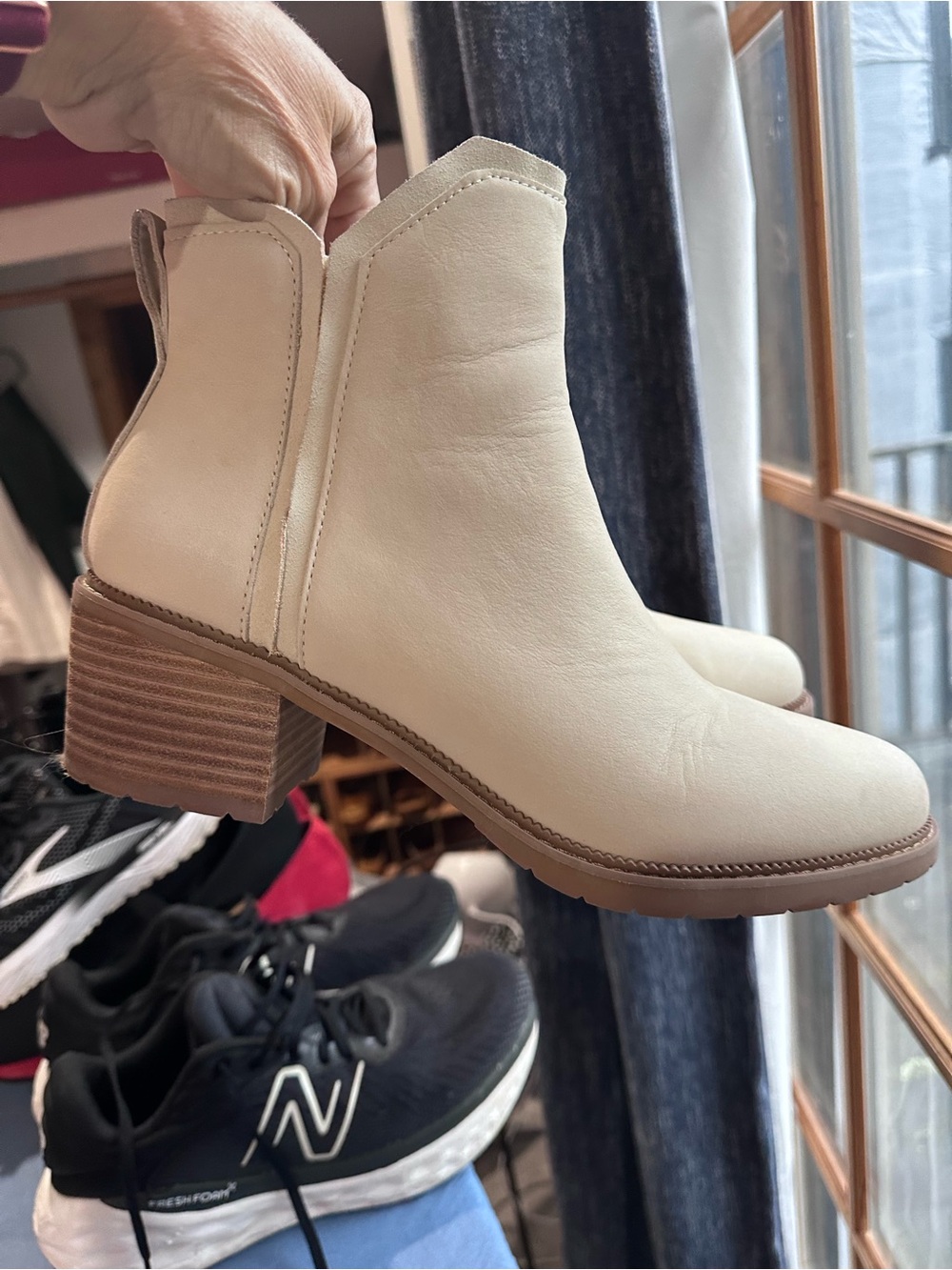 Tom’s cream leather boots size 11